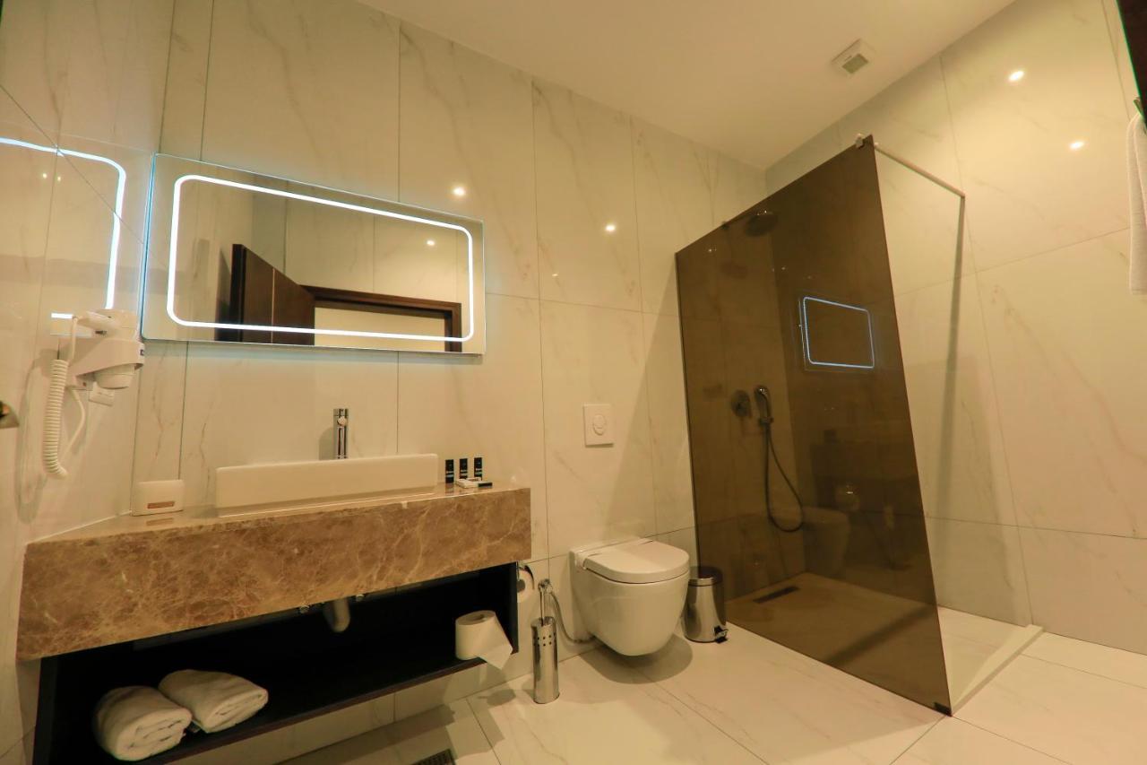 Premium Park Hotel พริเซรน ภายนอก รูปภาพ