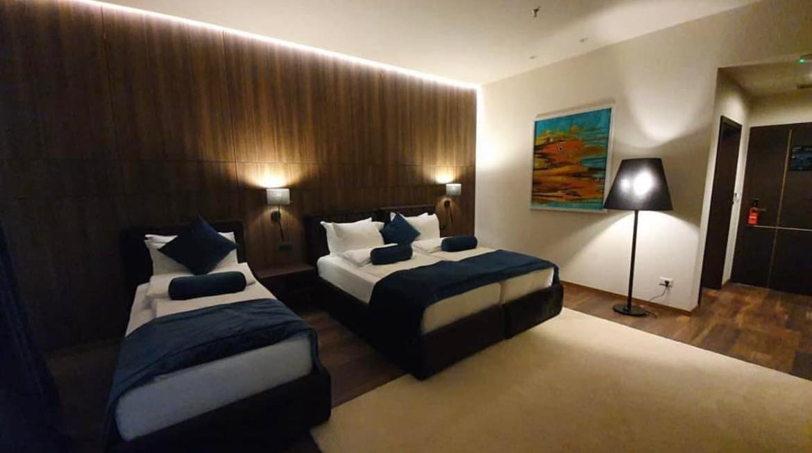 Premium Park Hotel พริเซรน ภายนอก รูปภาพ