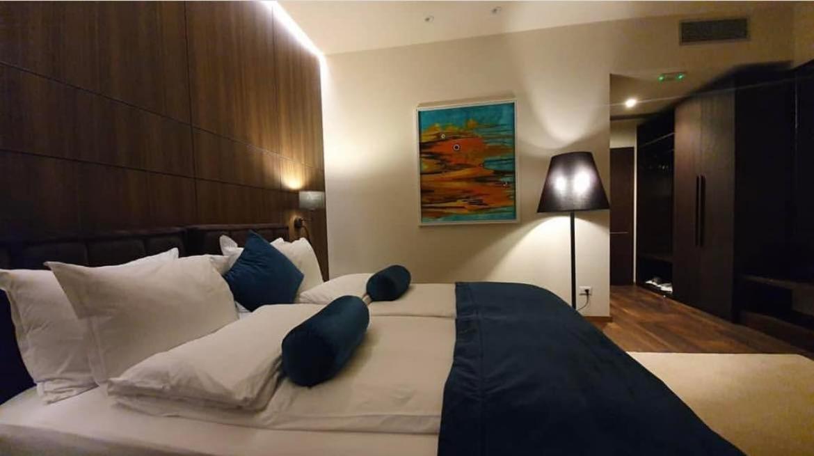 Premium Park Hotel พริเซรน ภายนอก รูปภาพ
